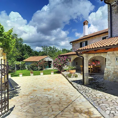 Lucy Prázdninový dům